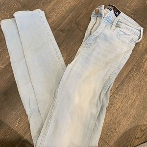 hollister lightwash jeans